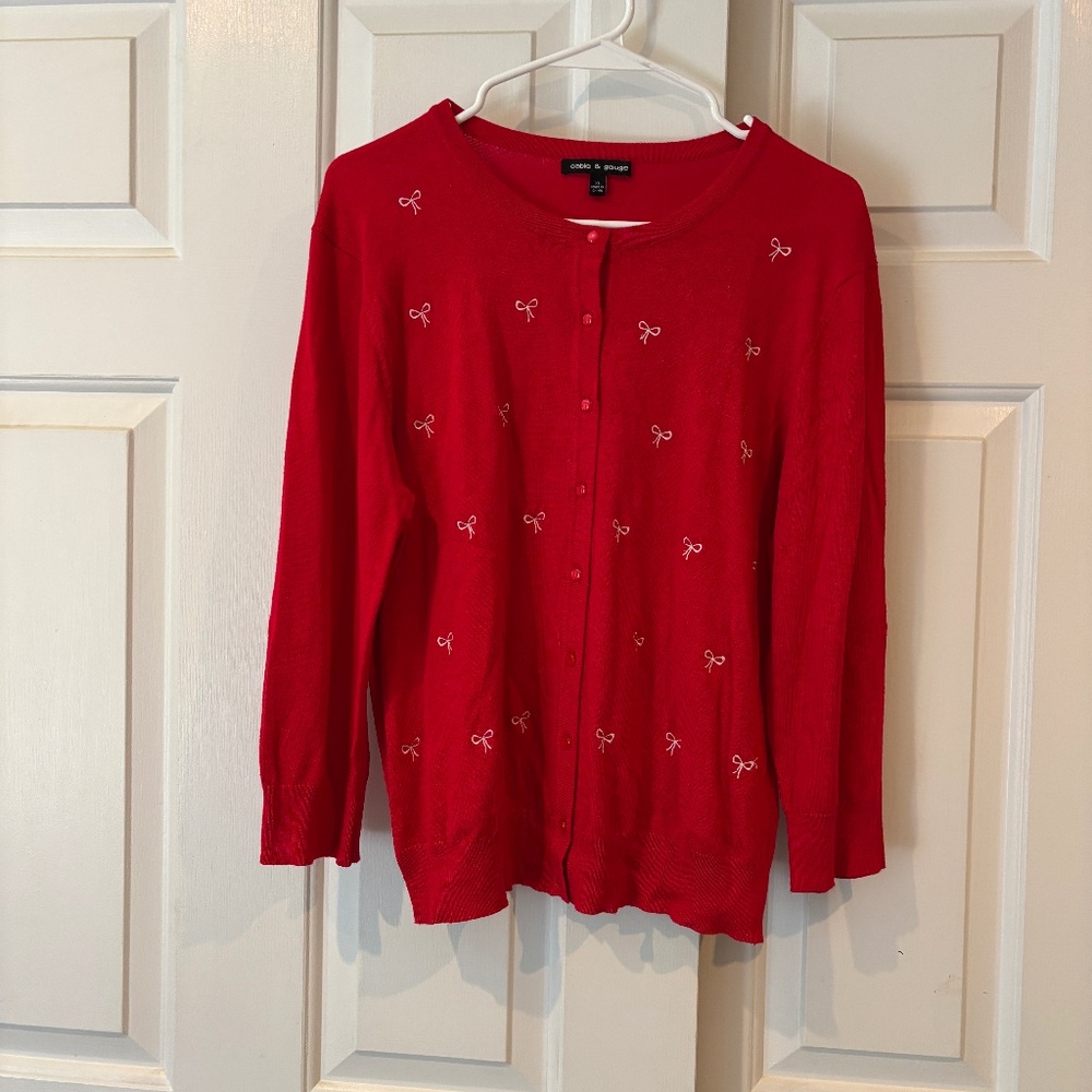 Red Cable and Gauge 3/4 length sleeve with white bow design on front